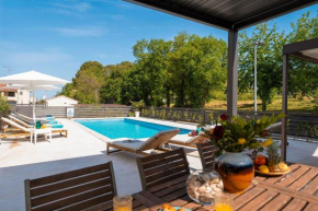 Strandnahes Apartment mit Jacuzzi, Meerblick, Pool, privatem Balkon, nur 100 Meter zum Strand
